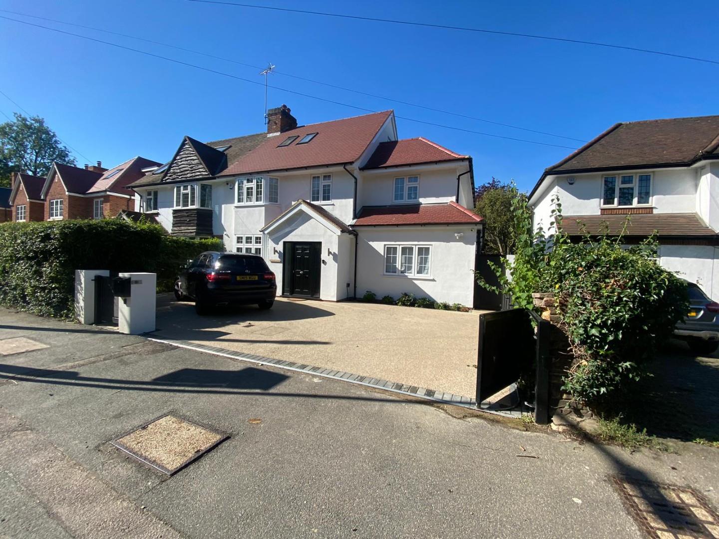 5 bed property in Highwood Hill, London